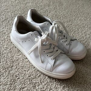 TORY BURCH tennis shoes Size 7